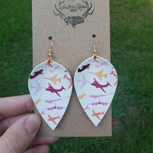 Airplane pinched petal earrings